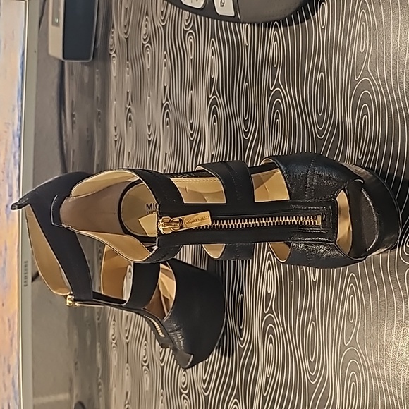 Michael Kors zipper stilettos - Picture 2 of 4